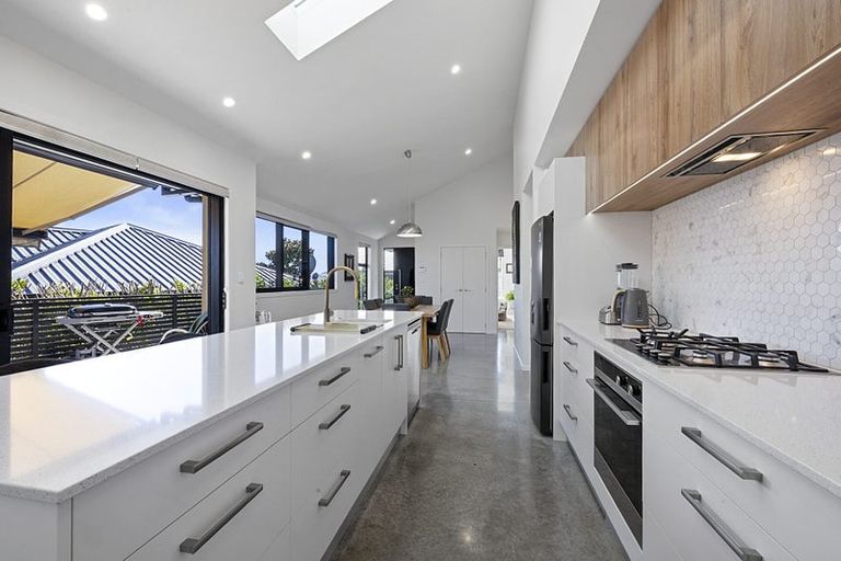 Photo of property in 2/31 Links Drive, Waiwhakaiho, New Plymouth, 4312