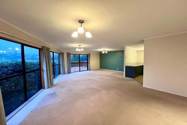 Photo of property in 1 Elgin Place, Red Beach, 0932