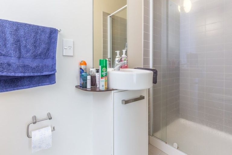 Photo of property in 100 Porritt Avenue, Chatswood, Auckland, 0626