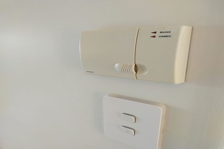 Photo of property in 7 Neil Avenue, Te Atatu Peninsula, Auckland, 0610