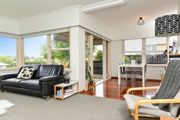 Photo of property in 99 Storey Avenue, Forest Lake, Hamilton, 3200