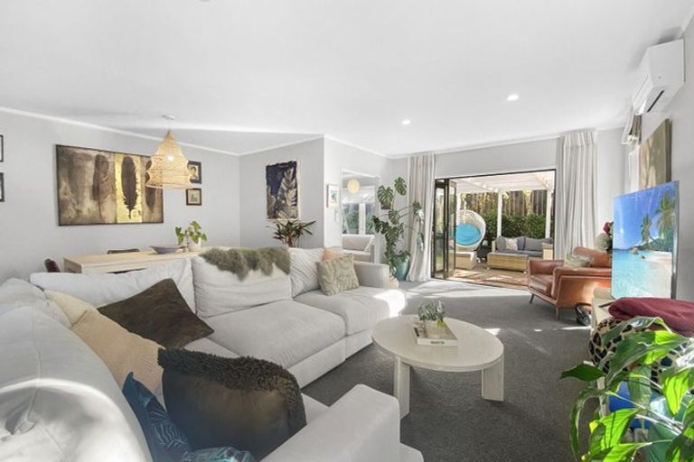 Photo of property in 28 Merriefield Avenue, Forrest Hill, Auckland, 0620