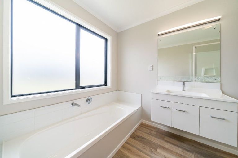 Photo of property in 3 Te Kaeaea Crescent, Wallaceville, Upper Hutt, 5018