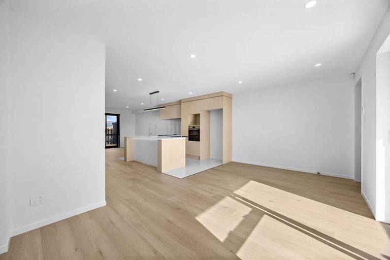Photo of property in 6 Harikoa Way, Karaka, 2113