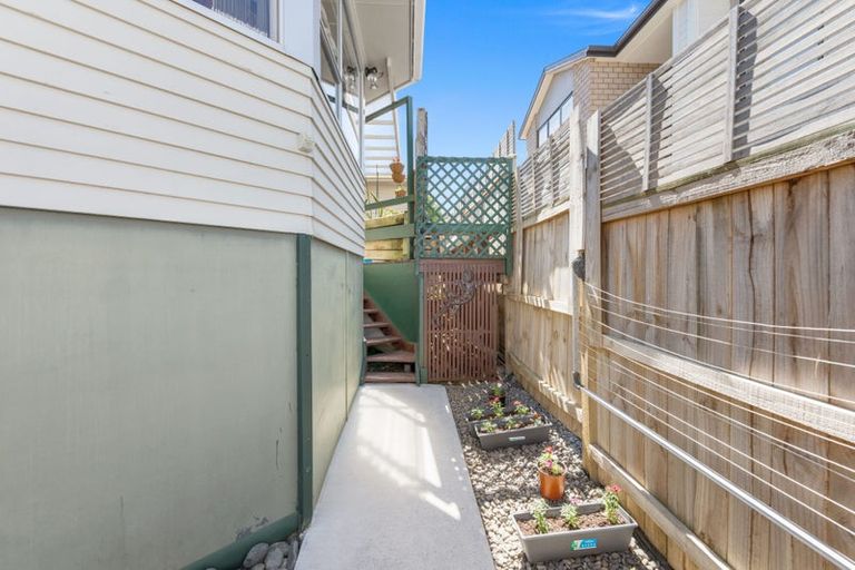 Photo of property in 10 Borrowdace Avenue, Botany Downs, Auckland, 2010