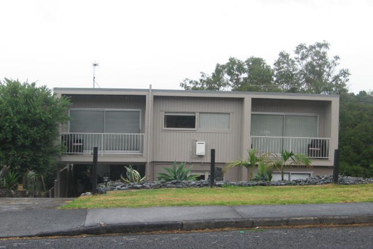 Photo of property in 14 Finn Place, Totara Vale, Auckland, 0629