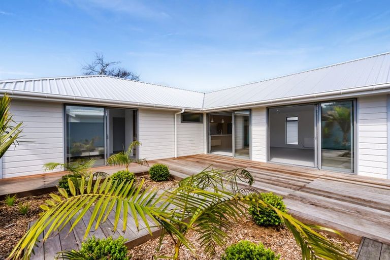 Photo of property in 9a Strandon Place, Strandon, New Plymouth, 4312