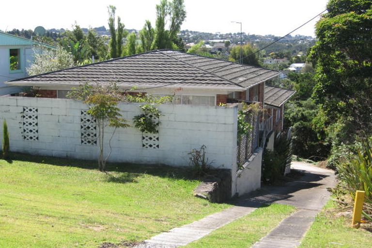 Photo of property in 1/581 East Coast Road, Browns Bay, Auckland, 0630