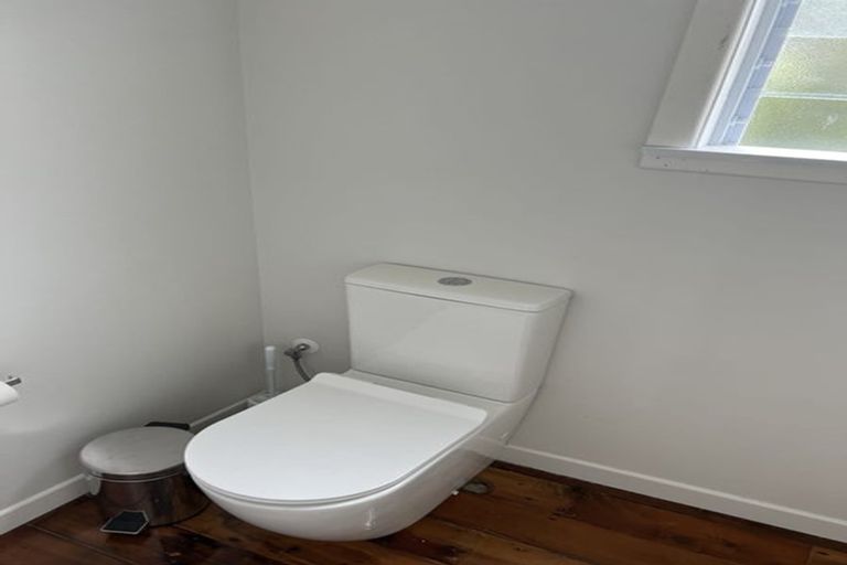 Photo of property in 1/30a Old Lake Road, Narrow Neck, Auckland, 0624