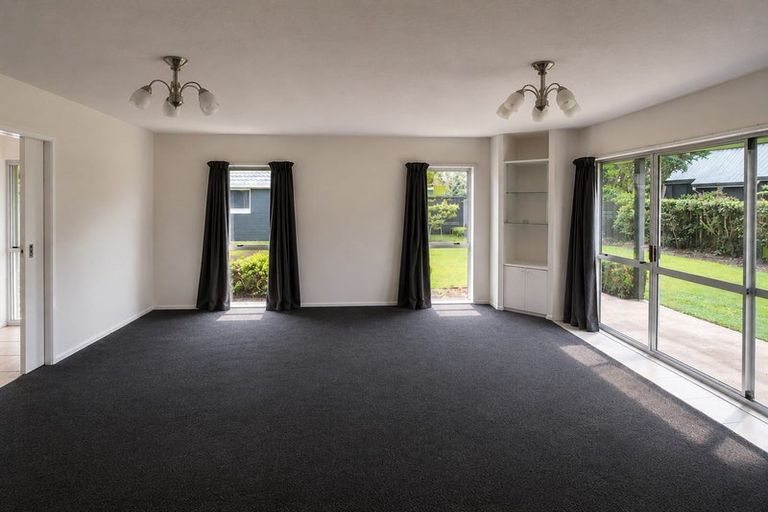 Photo of property in 6 Rowanwood Close, Halswell, Christchurch, 8025