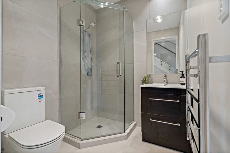 Photo of property in 21c Roseberry Avenue, Birkenhead, Auckland, 0626