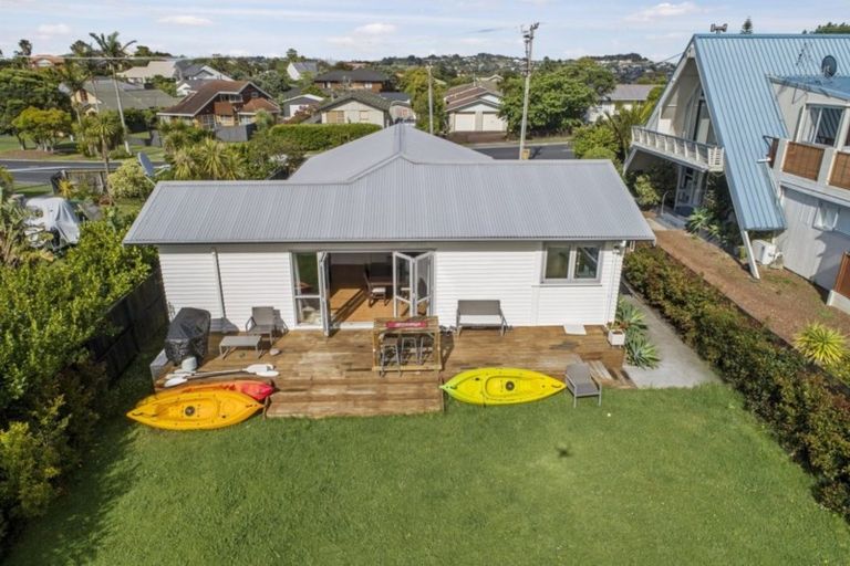 Photo of property in 52 Shakespear Road, Army Bay, Whangaparaoa, 0930