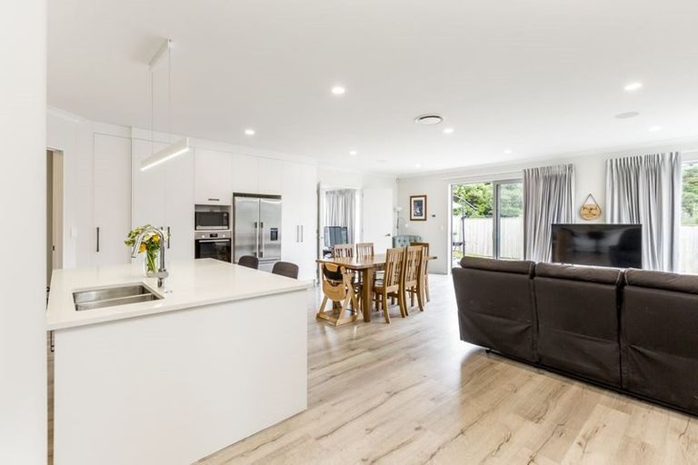 Photo of property in 41 Woodridge Drive, Stanmore Bay, Whangaparaoa, 0932