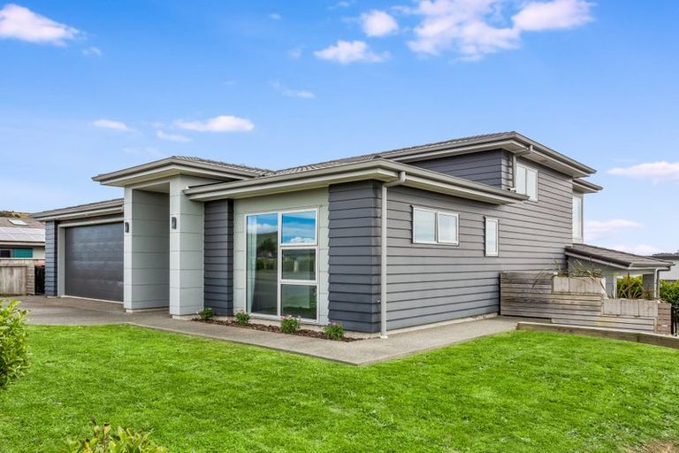 Photo of property in 105 Endeavour Drive, Whitby, Porirua, 5024