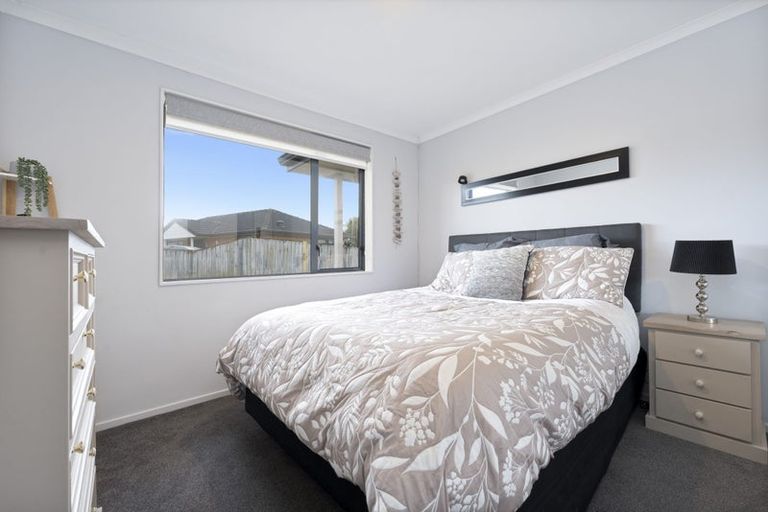 Photo of property in 21 Misty Valley Drive, Henderson, Auckland, 0612