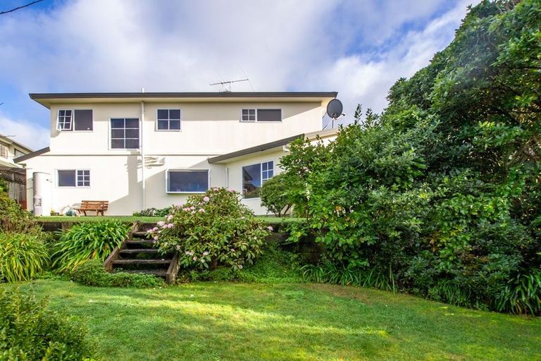 Photo of property in 143 Westchester Drive, Churton Park, Wellington, 6037