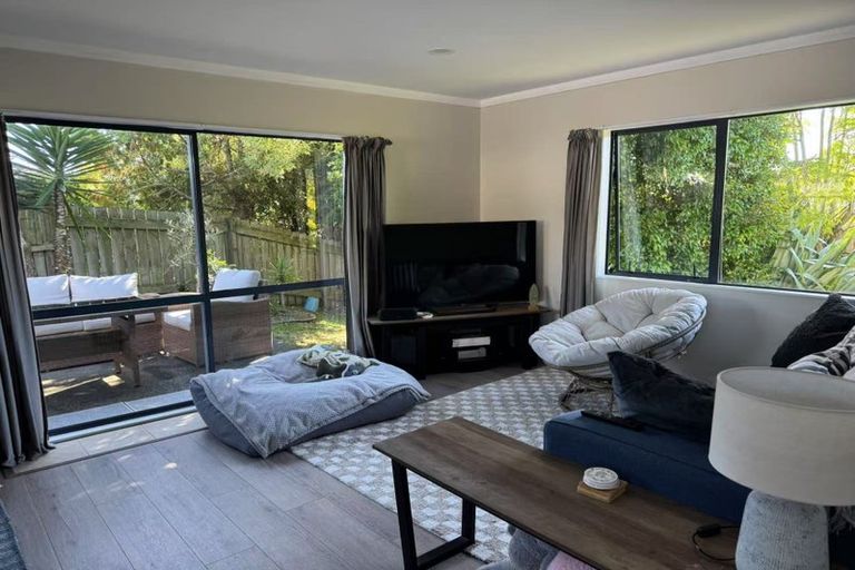 Photo of property in 50 Lakeside Drive, Orewa, 0931