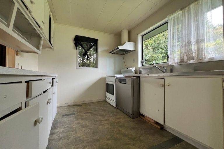 Photo of property in 41 Larissa Avenue, Henderson, Auckland, 0610