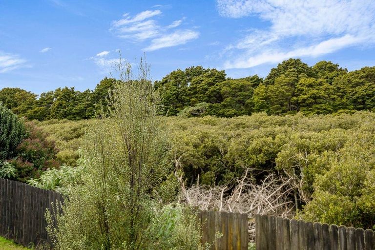Photo of property in 2/33 Seaward Place, Wattle Downs, Auckland, 2103
