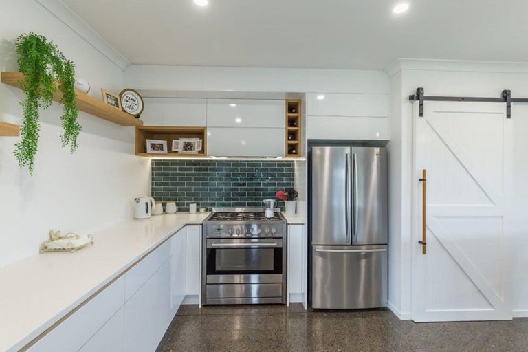 Photo of property in 33 Wakefield Road, Levin, 5571