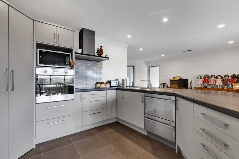 Photo of property in 3 Larlin Heights, Hawera, 4675