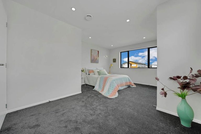 Photo of property in 2 Ritetai Street, Clarks Beach, 2122
