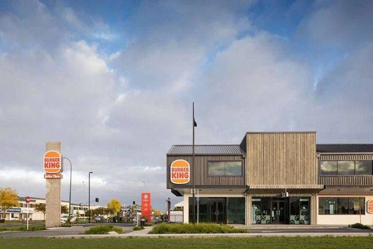 Photo of property in 4 Kumerahou Street, Kumeu, 0810