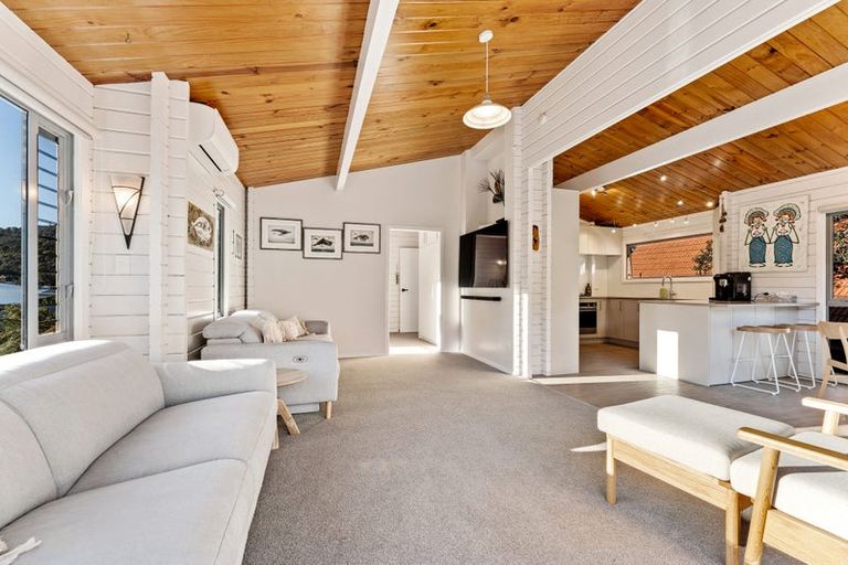 Photo of property in 54 Waiwera Road, Waiwera, Orewa, 0994