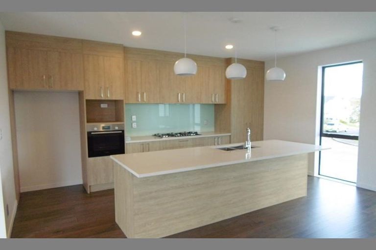 Photo of property in 30 Stephen Avenue, Henderson, Auckland, 0610