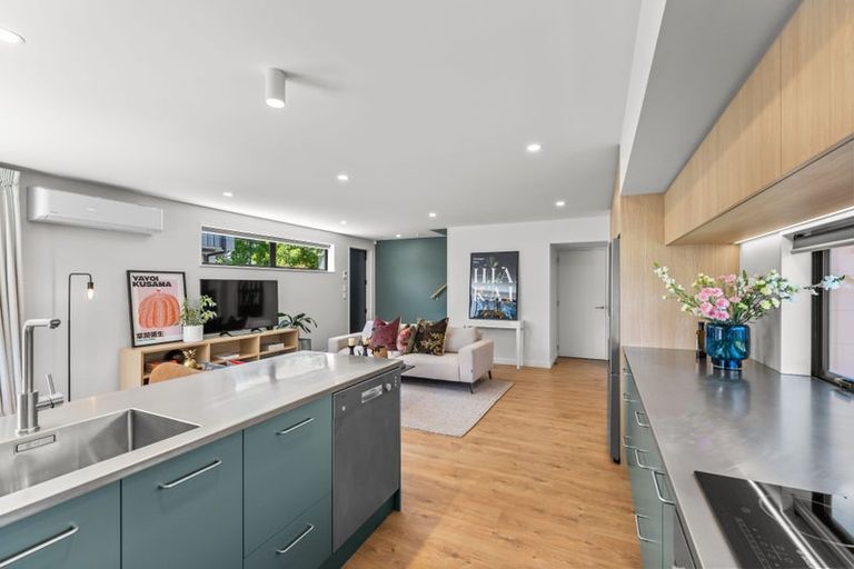 Photo of property in 2/104 Burke Street, Sydenham, Christchurch, 8023