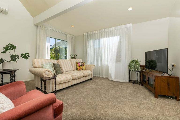 Photo of property in 9/34 Waipuia Place, Greenhithe, Auckland, 0632