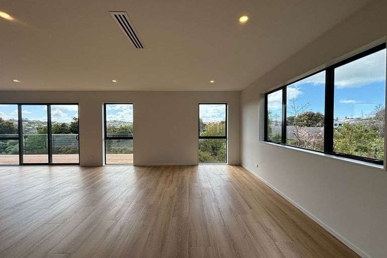 Photo of property in 5 Prevost Lane, Oteha, Auckland, 0632