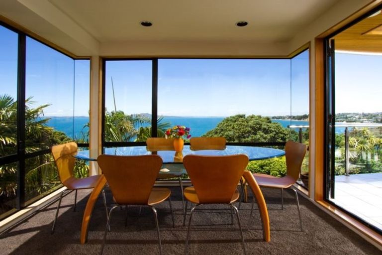 Photo of property in 2/19 Churchill Road, Murrays Bay, Auckland, 0630