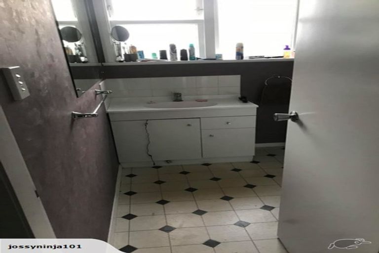 Photo of property in 28 Woodleigh Street, Frankleigh Park, New Plymouth, 4310