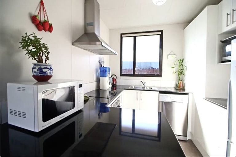 Photo of property in 1/29 Devonshire Road, Unsworth Heights, Auckland, 0632