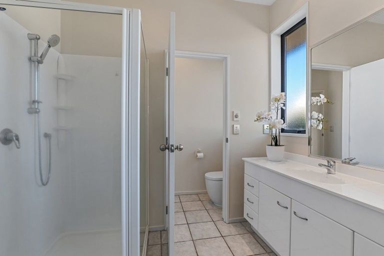 Photo of property in 2 Harrys Way, Redwood, Christchurch, 8051