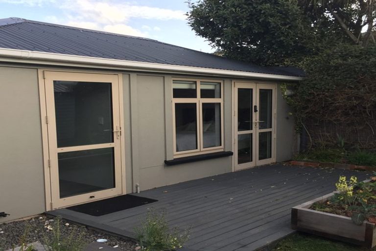 Photo of property in 17 Palm Avenue, Lyall Bay, Wellington, 6022