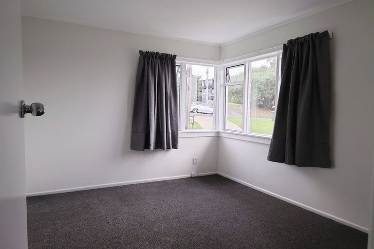 Photo of property in 1/80 Seaview Road, Castor Bay, Auckland, 0620