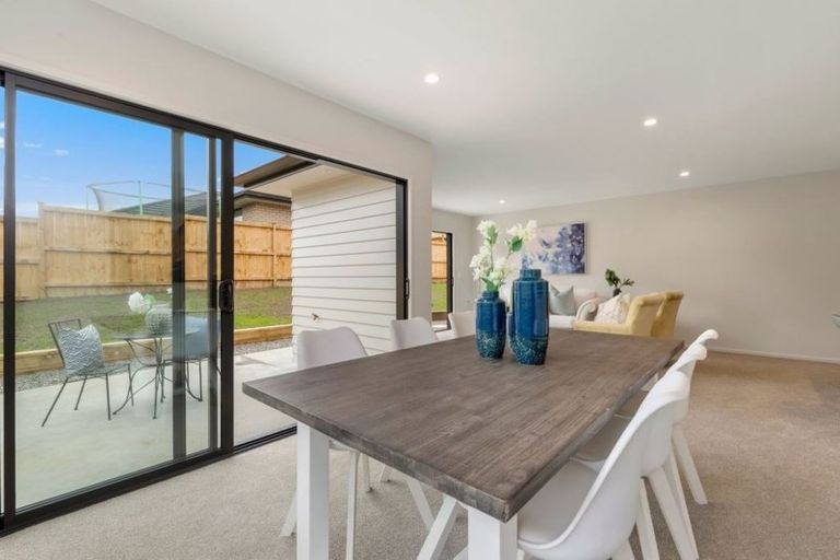 Photo of property in 7 Blatina Drive, Kumeu, 0810