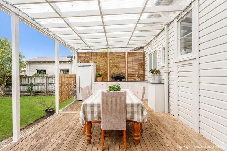 Photo of property in 12 Koromiko Road, Gonville, Whanganui, 4501