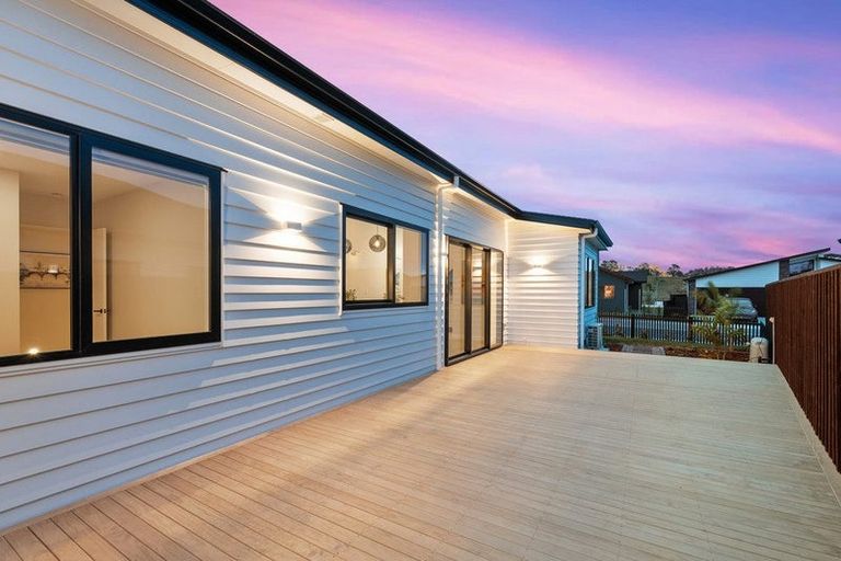 Photo of property in 24 Tipu Crescent, Wainui, 0992