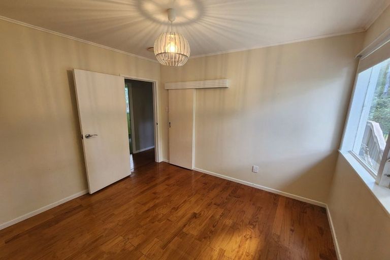 Photo of property in 24 Pendlebury Street, Green Bay, Auckland, 0604