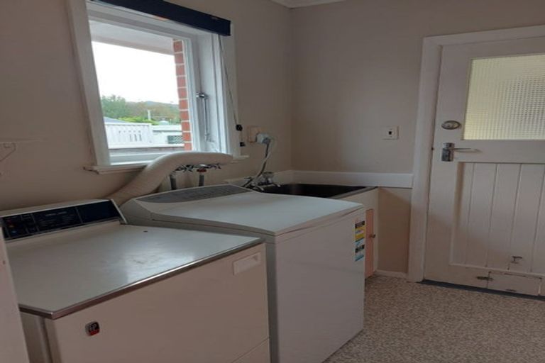 Photo of property in 1 Craig Grove, Elderslea, Upper Hutt, 5018