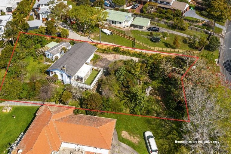Photo of property in 889 Beach Road, Waiake, Auckland, 0630