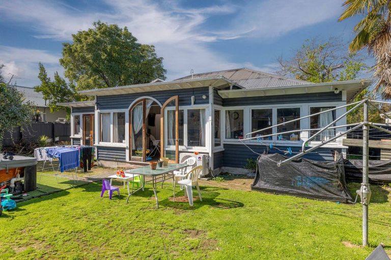 Photo of property in 17 Courtenay Street, St Albans, Christchurch, 8014