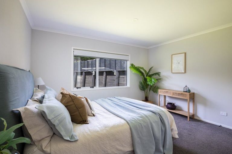 Photo of property in 3 Oakmont Crescent, Waiwhakaiho, New Plymouth, 4312
