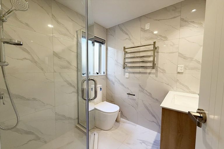 Photo of property in 7a Marco Place, Highland Park, Auckland, 2010