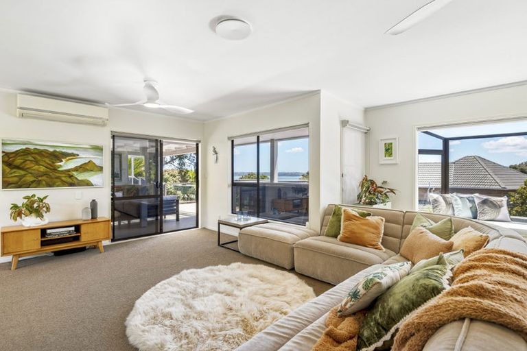 Photo of property in 8 Poaka Place, Beach Haven, Auckland, 0626