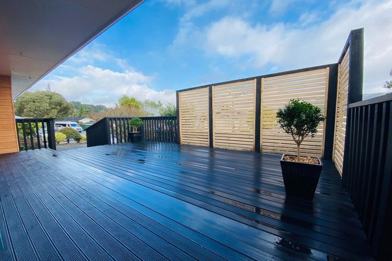 Photo of property in 2 Monarch Grove, Maoribank, Upper Hutt, 5018