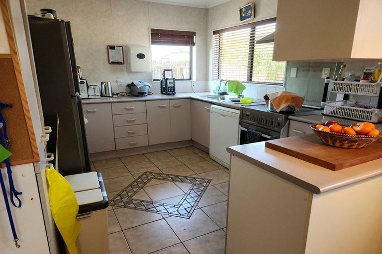 Photo of property in 32 Trimdon Street, Randwick Park, Auckland, 2105